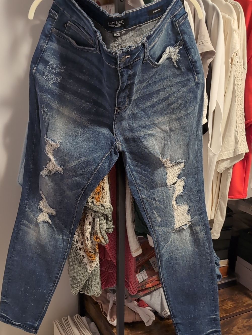 Judy Blue Distressed Boyfriend Jeans in Blue Wash